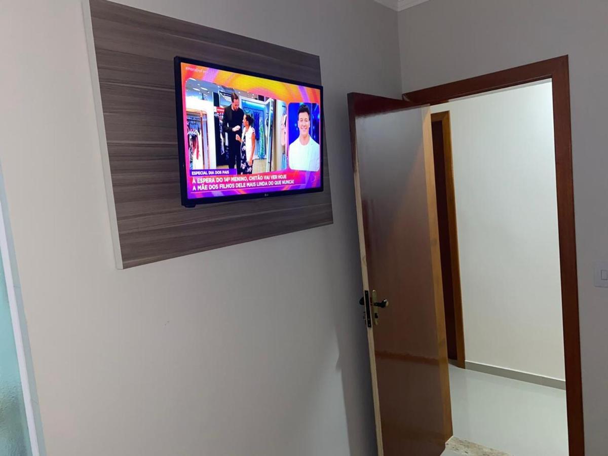 Hotel Quintino - Metro Se -Localizado No Coracao De Sao Paulo Proximo Ao Bras E 25 De Marco Com Estacionamento No Local Gratis المظهر الخارجي الصورة A television in a hotel room