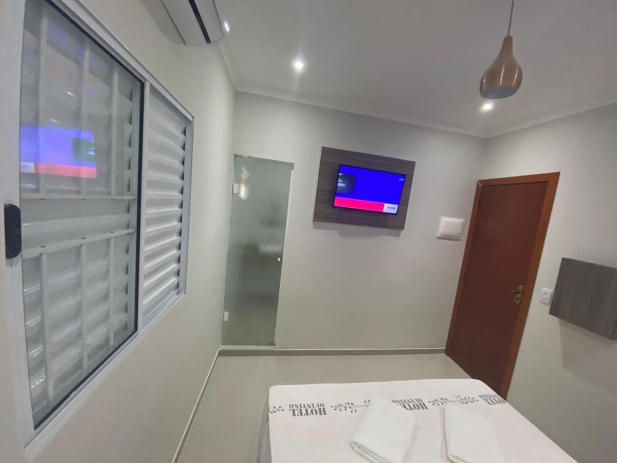 Hotel Quintino - Metro Se -Localizado No Coracao De Sao Paulo Proximo Ao Bras E 25 De Marco Com Estacionamento No Local Gratis المظهر الخارجي الصورة A room at the hotel